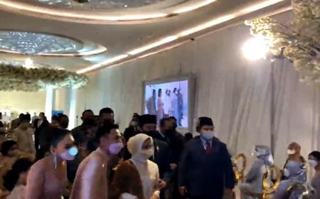 Momen Raffi Ahmad 'Cegat' Jokowi-Prabowo Minta Foto Bareng