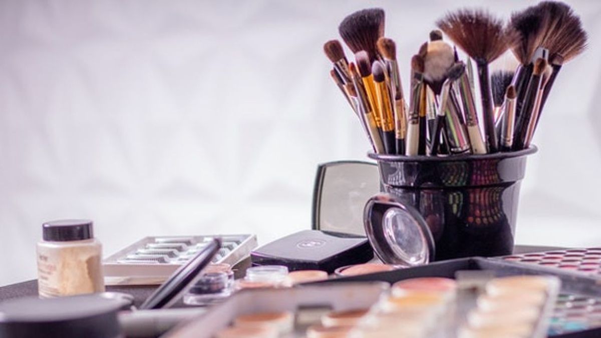 Kebiasaan Baik Membersihkan Wajah, Namun Ternyata Tisu Pembersih Makeup Punya Segudang Bahaya