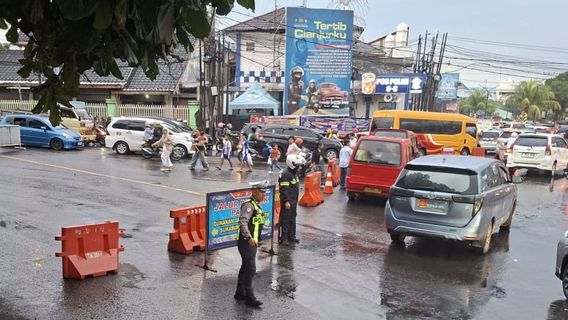 Congestion intense, la police ferme la route de Cianjur vers Puncak