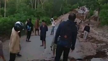 帝汶中南部道路因M 7.5马鲁古地震而破裂，BPBD NTT要求当地政府发送重型设备