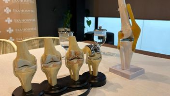 De retour à l'action sans douleur: découvrez la technologie robotique qui transforme la chirurgie du genou en Indonésie