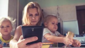 Benarkah Memiliki Anak Bikin Perempuan Cepat Tua?