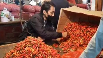 Ahead Of Ramadan, Chili Prices Rise, Traders At Kramat Jati Main Market Link Mount Merapi Eruption