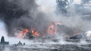 Gudang Penggilingan Plastik di Tangerang Terbakar