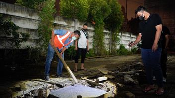 Bring A Flashlight, Bobby Nasution At Midnight Inspection Of Drainage Work Complained By Residents Of Medan Johor