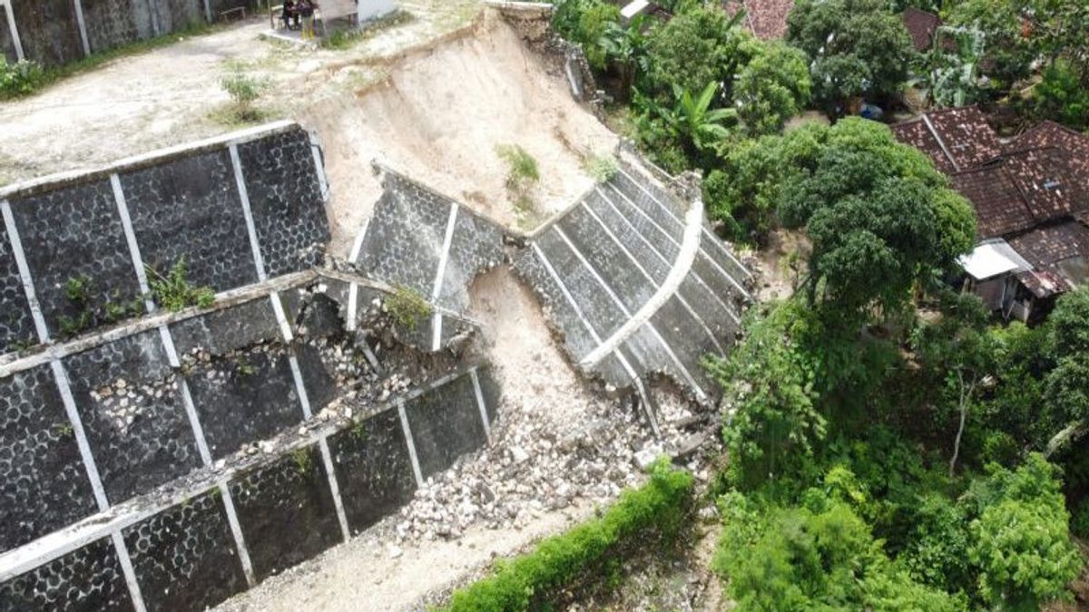 Talut SMPN 3 Saptosari Ambrol, Dozens Of Residents Of Kanigoro Gunungkidulungungsi