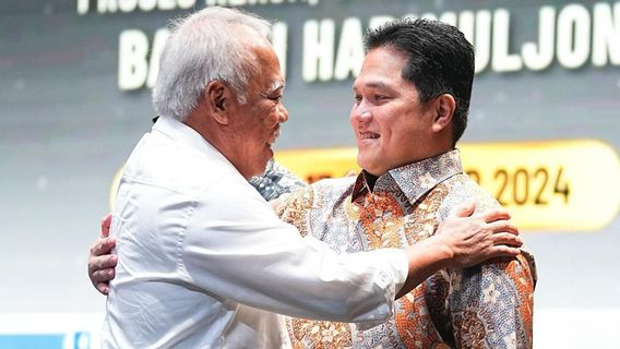 埃里克·托希尔(Erick Thohir)向巴苏基·哈迪穆尔乔诺(Basuki Hadimuljono)告别致意:高级工人部长人物