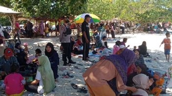 Ketupat Eid, Thousands Of Residents Crowded Mandalika SEZ Beach