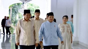 Prabowo Welcomes SBY with Family During Halalbihalal at the Palace