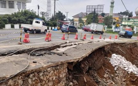 Jalan Amblas, Jalur Puncak-Cianjur Tertutup dari Bus dan Truk