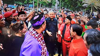 Ganjar Disambut Palang Pintu di Acara Peresmian Rumah Aspirasi Relawan