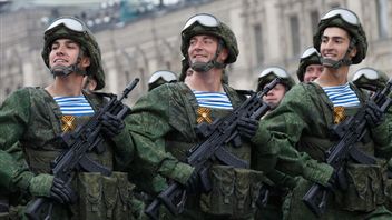 تلبية احتياجات قواتها في الحرب الأوكرانية ، روسيا المعدلة بندقية هجومية AK-12