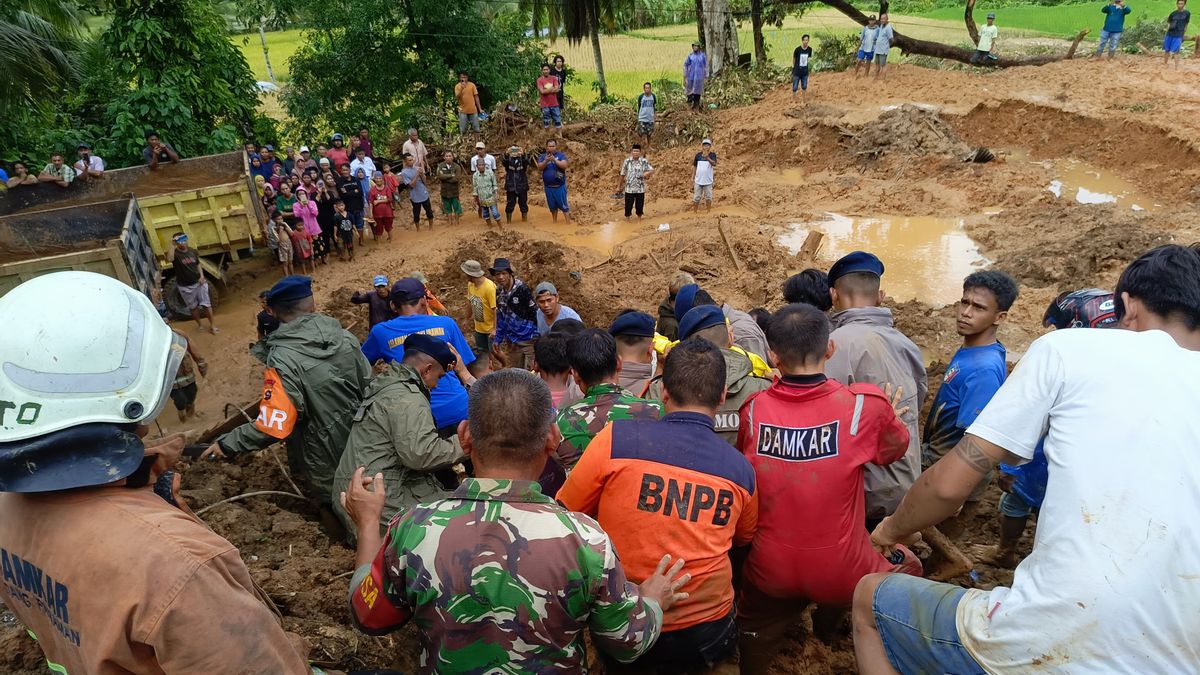 西スマトラ島南海岸の洪水と地すべり、19人が死亡したと報告