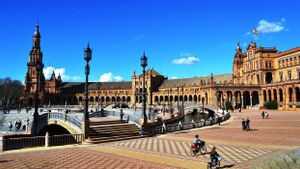 Otoritas Seville Bakal Kenakan Biaya Masuk ke Plaza de Espana untuk Wisatawan