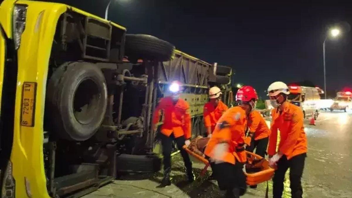 Kemenhub Sebut Bus Cahaya Trans yang Terguling di Exit Tol Krapyak Tak Laik Jalan dan Terdaftar