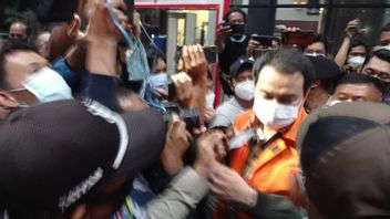 Handcuffed, Deputy Speaker Of The House Of Representatives Azis Syamsuddin Suspect Of Mute Bribery Taken To Detention