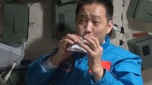 Tiga Bulan Mengorbit di Stasiun Luar Angkasa, Astronot China Disuguhi 120 Hidangan Lezat
