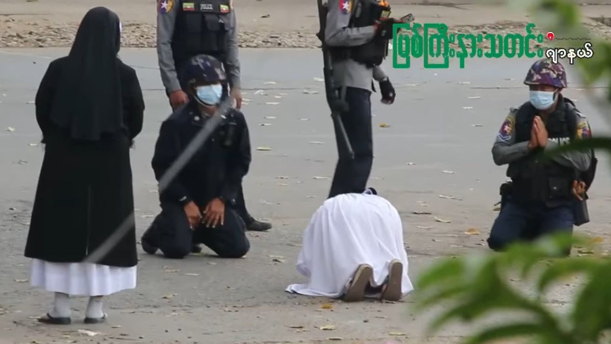 这个苏斯特跪下乞求， 缅甸军方仍然开枪打死两名抗议者