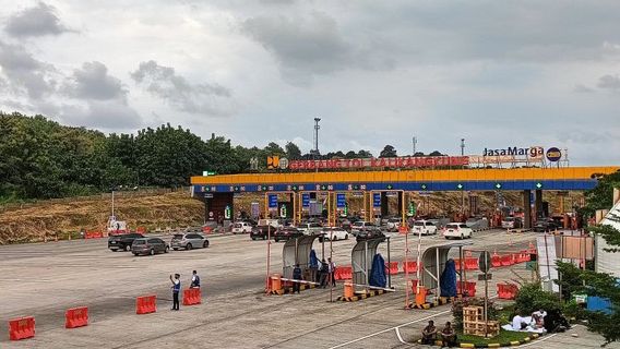 Vehicle Flow Enters Kalikangkung H-2 Lebaran Toll Gate Smoothly