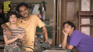 Sal Priadi dan Marthino Lio Bermain dalam Film <i>Seperti Dendam, Rindu Harus Dibayar Tuntas</i>