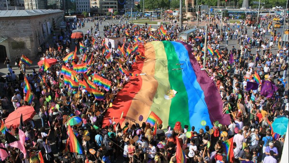  Polisi Tahan 50 Orang Usai Pawai Komunitas LGBT di Istanbul Turki