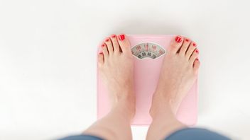 Cara Manjaga Berat Badan Tetap Ideal di Momen Liburan Akhir Tahun