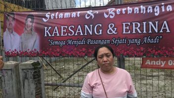 Residents Of Yogyakarta Follow In Seberang Ambarrukmo To See The Direct Akad Marriage Of Kaesang And Erina