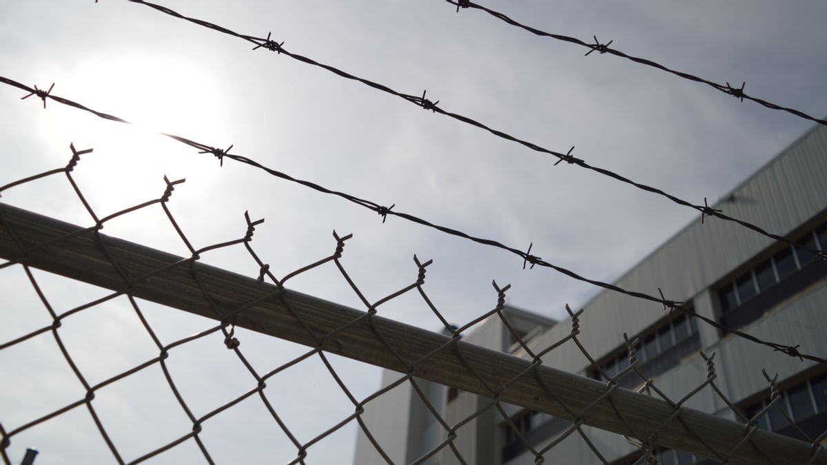 伊朗暂时释放7万名囚犯以遏制COVID-19的扩散