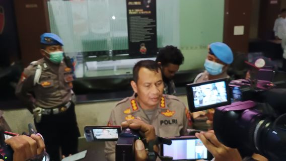 استسلم، ابن كياي جومبانغ MSAT المعروف باسم ماس بيتشي اعتقل على الفور في شرطة جاوة الشرقية الإقليمية