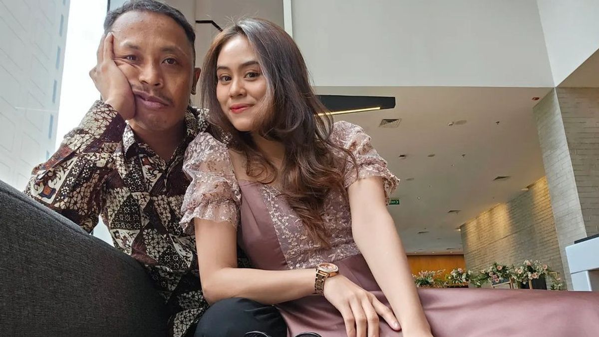 Officially Divorced, Dwinda Ratna Make Sure Her Relationship With Furry Setya Is Fine