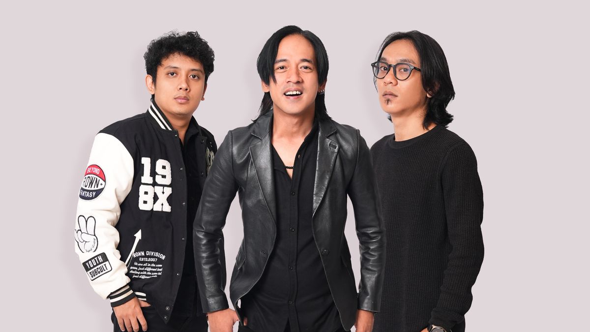 Junvio Bawa Pendekatan Berbeda untuk Lagu Patah Hati di Single <i>Dengar</i>