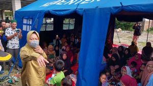 Kunjungi Korban Banjir Sigi, Mensos Risma Minta Lokasi Pengungsian Tetap Berdiri Hingga Desember 2022