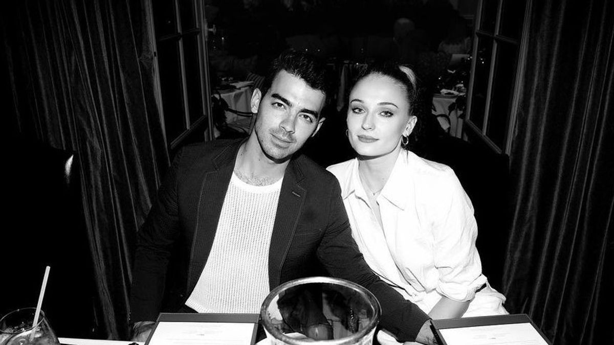 Reportedly Divorced From Sophie Turner, Joe Jonas Still Wears A Marriage Ring