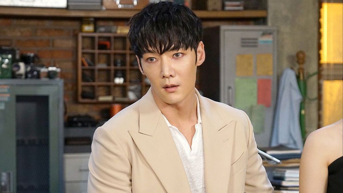 Langgar Aturan COVID-19, Choi Jin Hyuk Putuskan Rehat