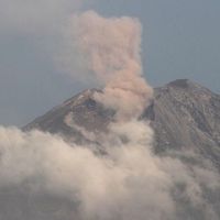 Senin Pagi, Gunung Merapi Erupsi dan Masyarakat Diminta Jauhi Pusat Letusan