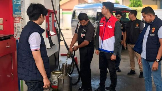 バレスクリム・ケメンダグがボゴールのガソリンスタンドの不正行為を解体し、燃料用量を減らすデバイスを使用する