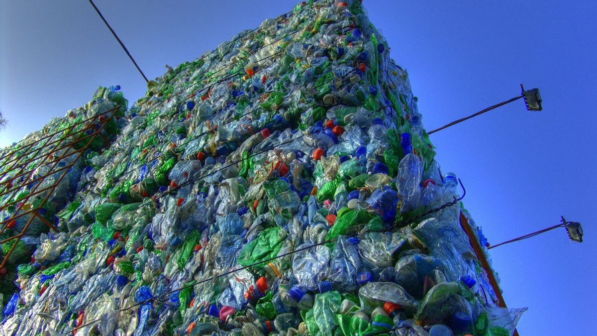 美国研究人员成功地将塑料废物转化为喷气燃料部件