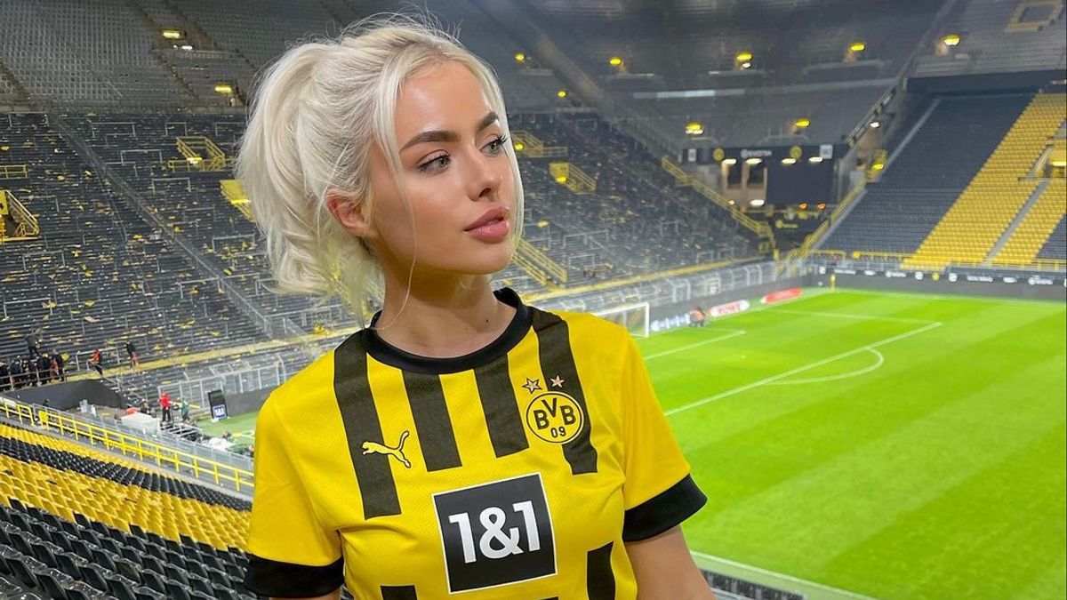 Dortmund's Sexiest Supporter Kim Schiele Gives Special Care For Injured Players