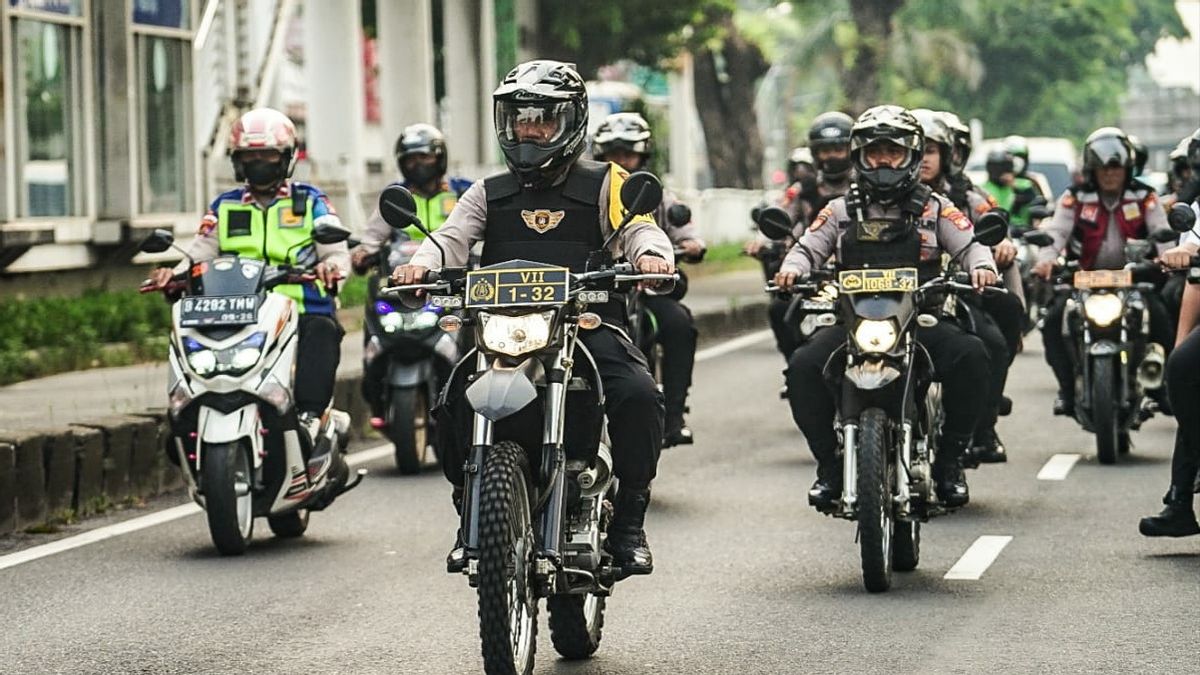 Patrouille de moto, police de la circulation des crimes de la route à Jakarta