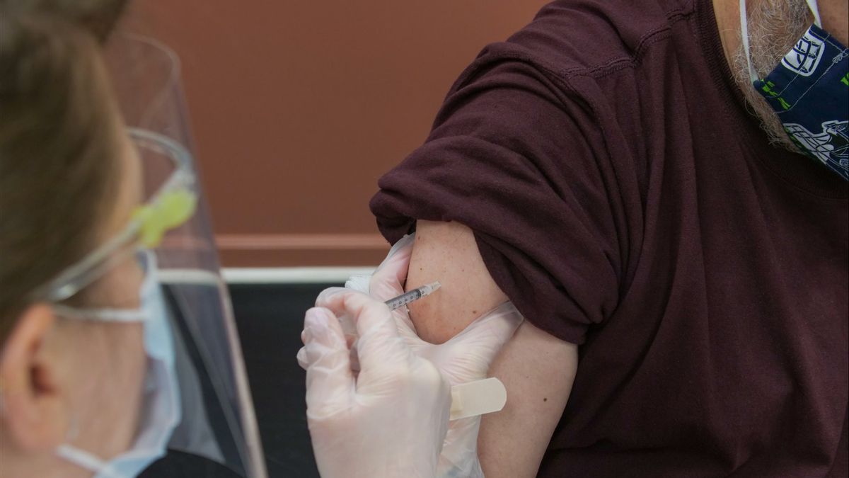 Le Ministère De La Santé S’assure Que Les Gens Ne Recevront Pas La Troisième Dose Du Vaccin Contre La COVID-19 Cette Année