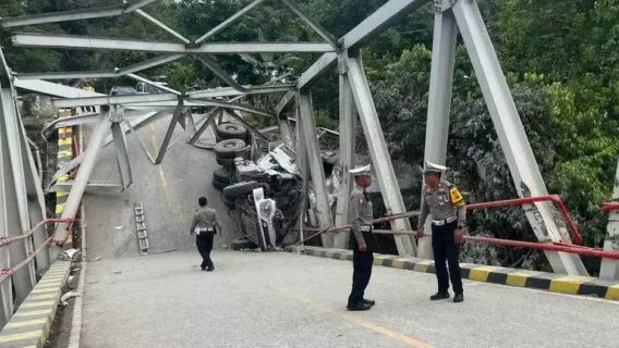 Jembatan Busui Patah dan Ambruk, Akses Jalan Antarprovinsi Kaltim-Kalsel Terputus