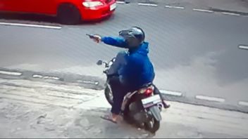 Caught By Residents, Two Motorcycle Thieves In Matraman Remove A Weapon Similar To A Gun Threatening Residents