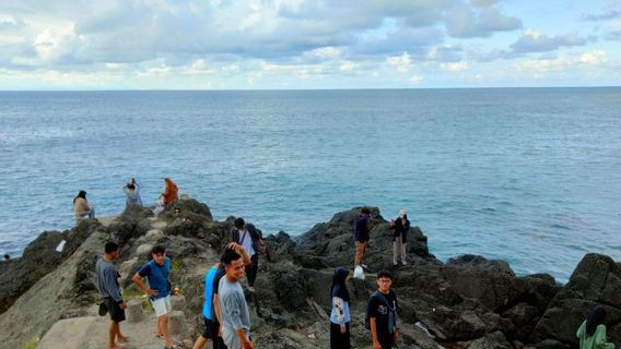 Tanjung Batu Sorong Beach, Favorite Destination During The 2022 Eid Holidays