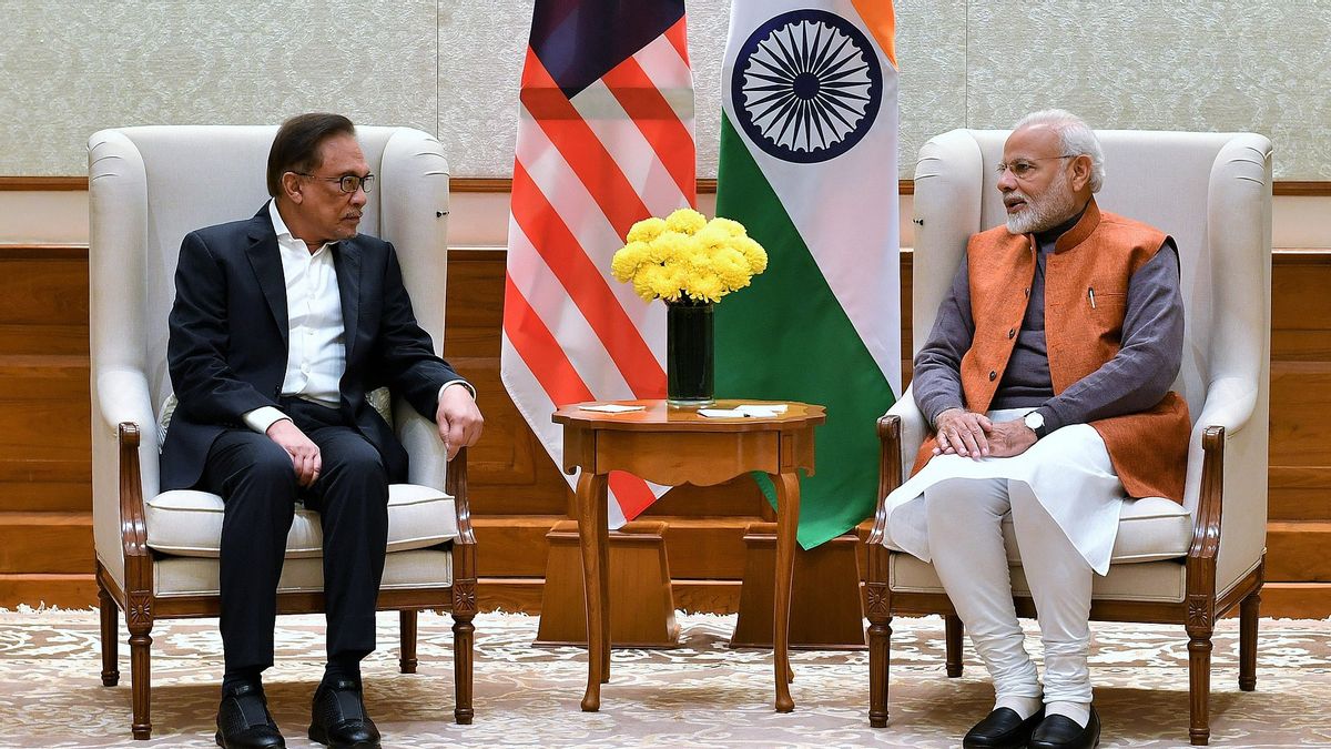 インド首相、マレーシアでアンワル・イブラヒム首相と会談
