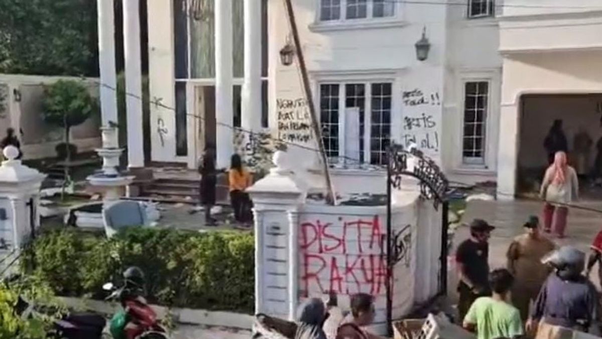 Kelompok Mahasiswa Kini Minta Nama Sahroni, Uya Kuya dan Nafa Urbach Dipulihkan