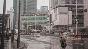Bisa Jadi Datang Hujan Petir Saat Siang dan Sore di Jakarta
