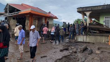Agam West Sumatra 주민 204명이 마라피 산의 차가운 용암 홍수로 인해 대피했습니다.