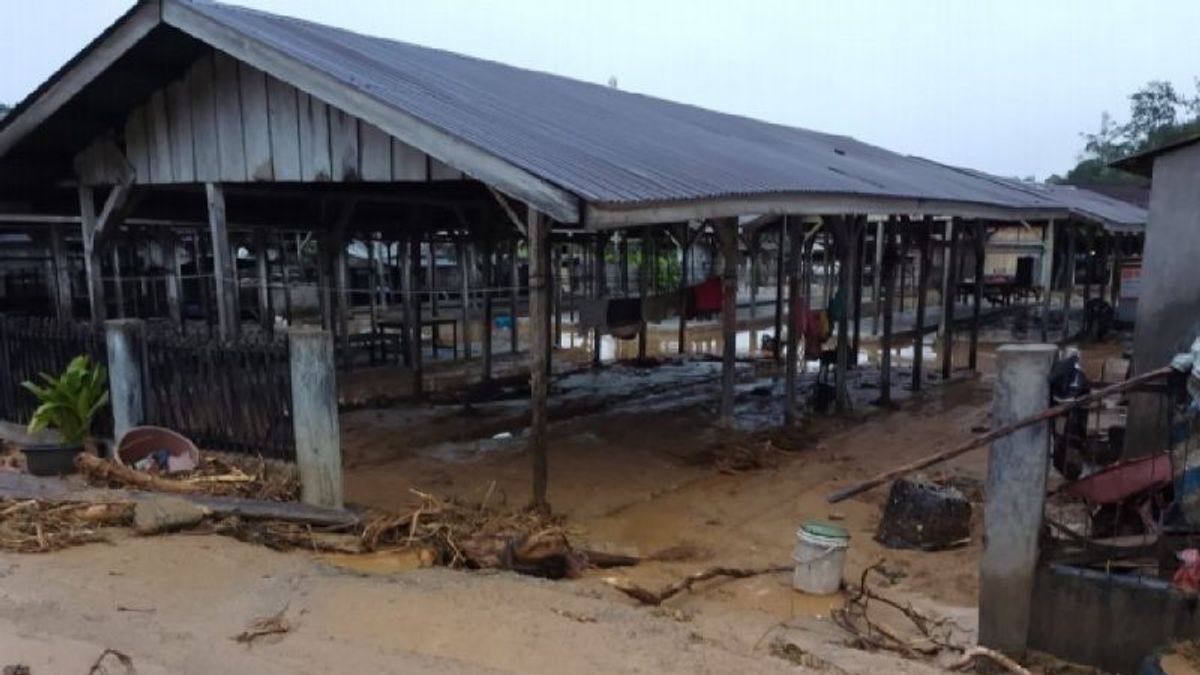 Empat Rumah Hanyut Akibat Banjir di Tapanuli Utara