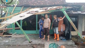 Terjangan Angin Kencang Rusak Belasan Rumah di Situbondo