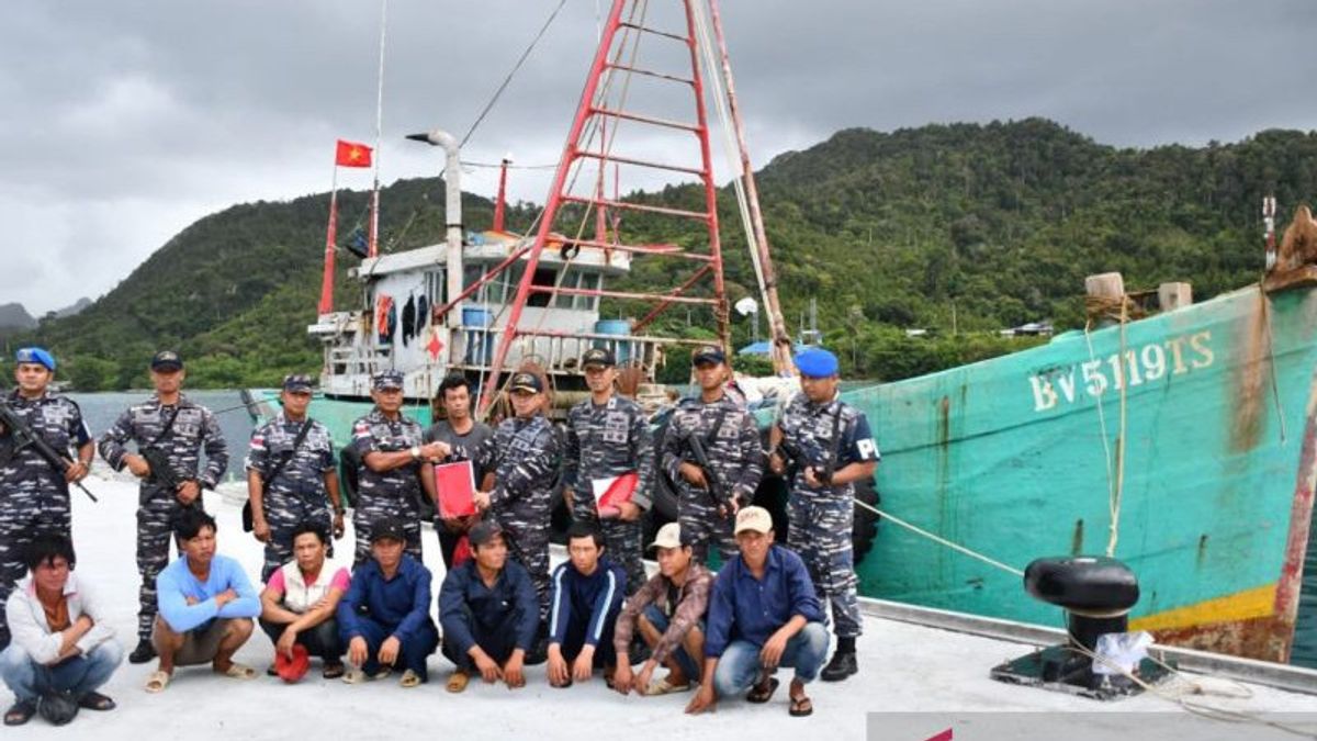 TNI AL Tangkap Kapal Ikan Berbendera Vietnam di Perairan Natuna Utara